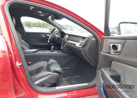 2019 Volvo S60 T6 R-Design z USA, uszkodzony, nr VIN 7JRA22TM4KG004573